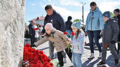 Торжественный митинг «Победный май» прошел в Крупках на мемориальном комплексе в память погибших земляков (фото)