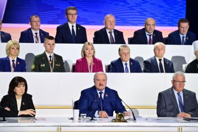Лукашенко предупредил беглых, собирающихся нападать на Беларусь: &quot;Вы очень сильно вредите своим родственникам&quot;