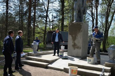 На Крупщине проведены работы по наведению порядка на воинских захоронениях и в памятных местах
